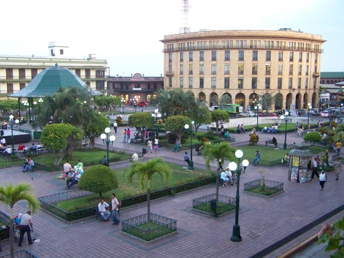Laguna Hotel Tampico Exterior photo